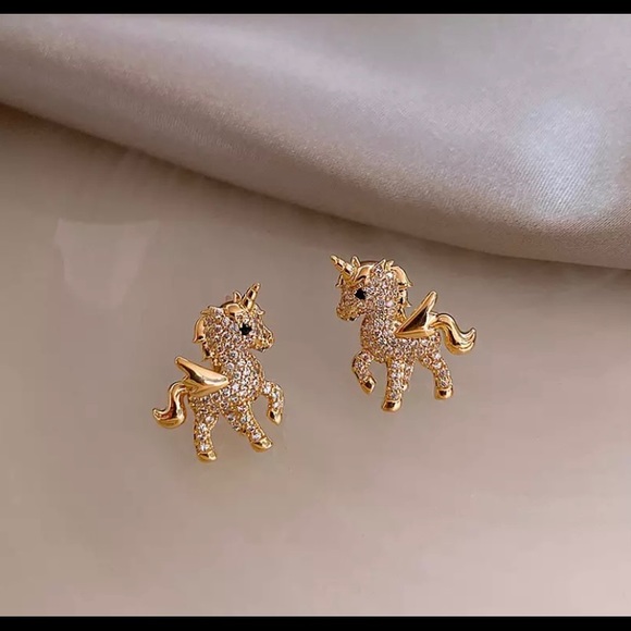 cubic zirconia unicorn earrings ✨ - Picture 2 of 3